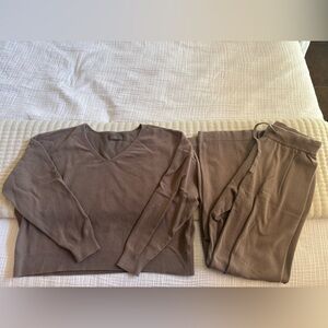 nuuds Women's Luxe Knit V neck sweater and wide leg pants. Color mocha.